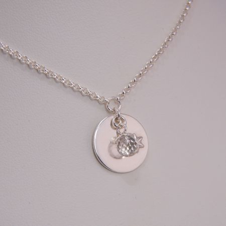 Halsschmuck mit Edelstein und Anhänger aus Silber